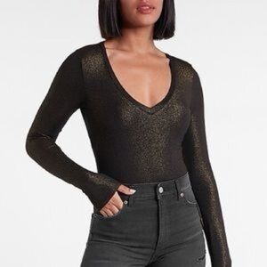 NWT Express Metallic Foil Fitted V-Neck Tee Size XS